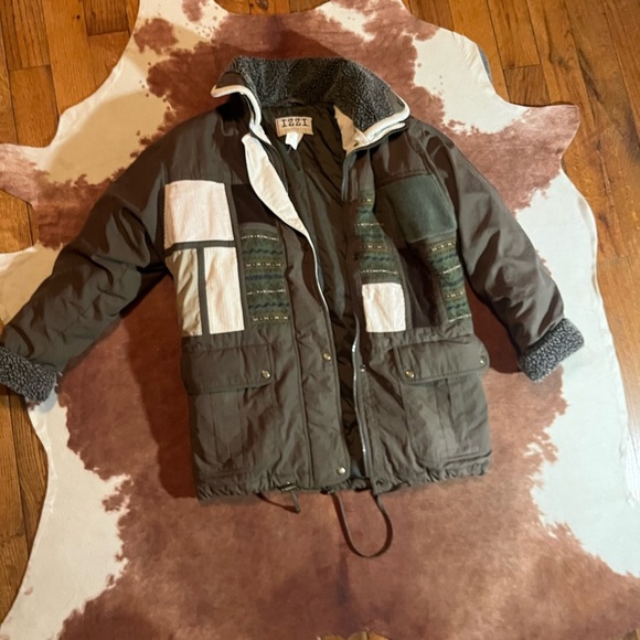 Izzi Outwear coat vintage 
size small can also fit a medium! - Picture 2 of 9